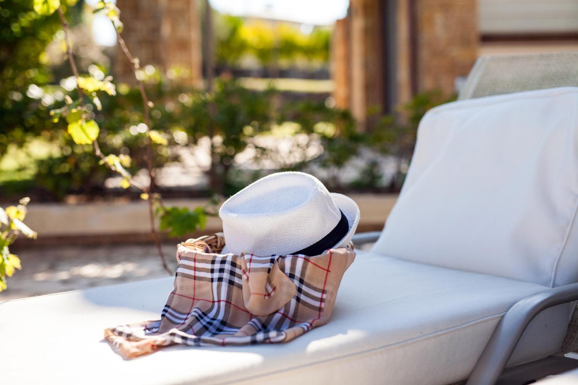 Serenity Villas, Nilie Hospitality Mgmt Fourka Exterior foto